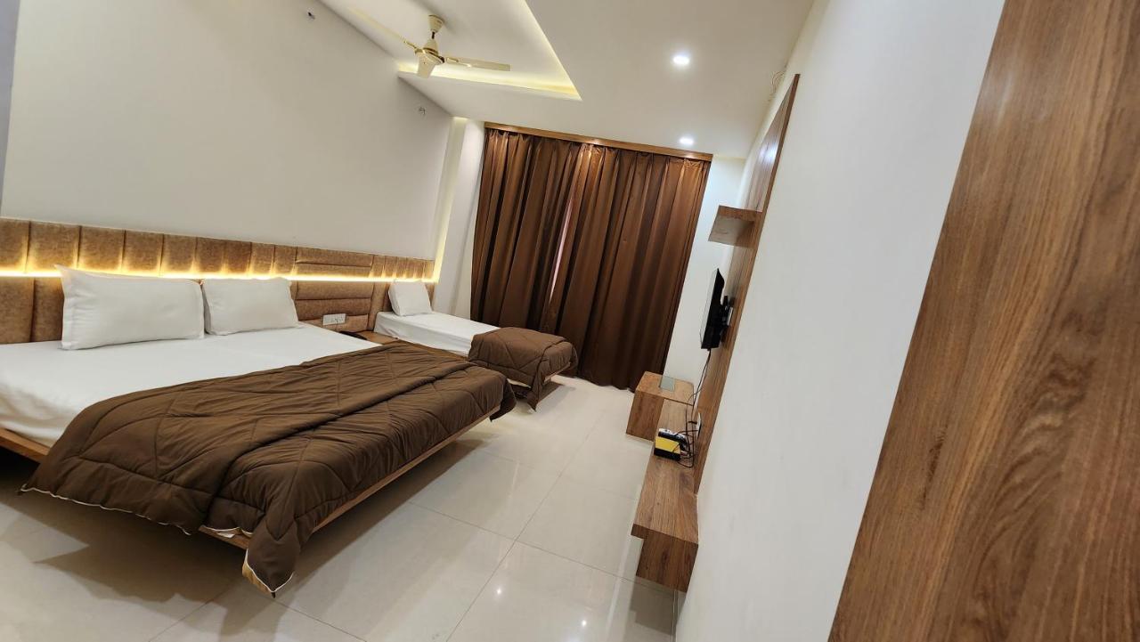 Aanandam Greens Hotell Sehore Exteriör bild