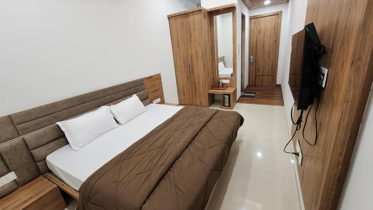Aanandam Greens Hotell Sehore Exteriör bild