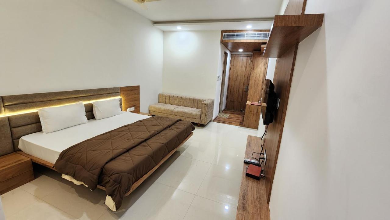 Aanandam Greens Hotell Sehore Exteriör bild
